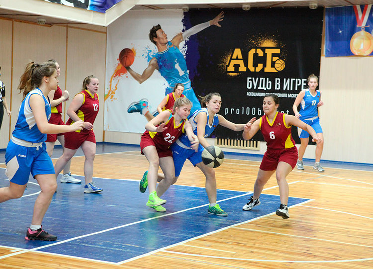 Студенческая сборная ТУСУРа – на городском чемпионате по баскетболу